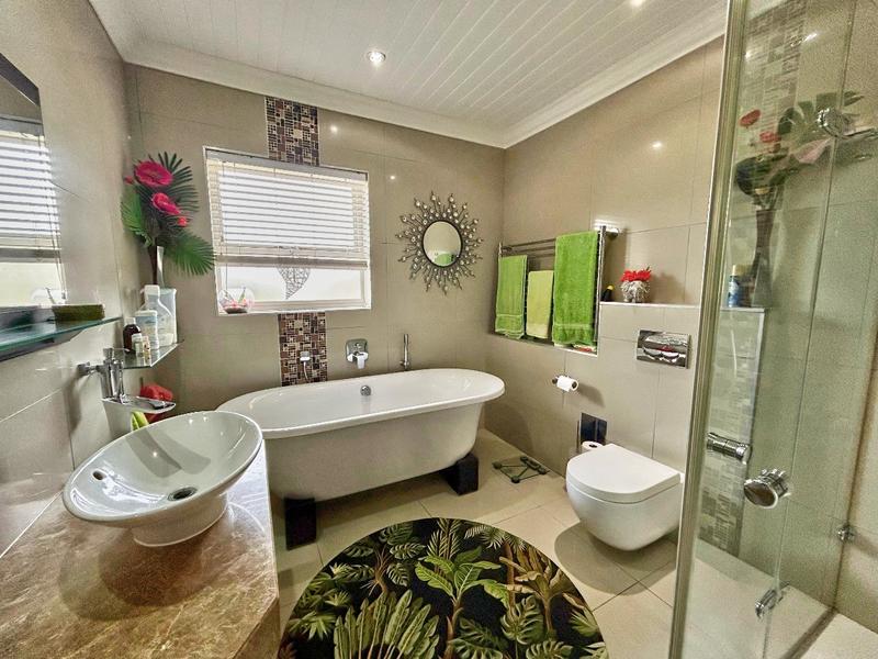 4 Bedroom Property for Sale in Stilbaai Wes Western Cape